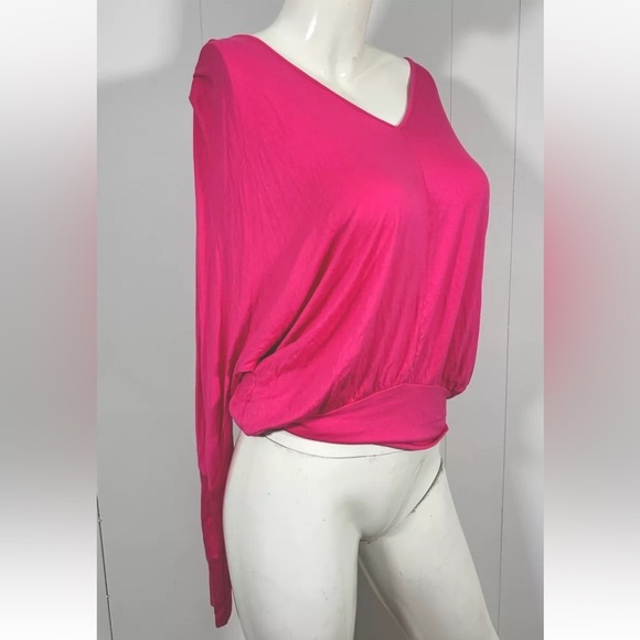 NWT Bisou Bisou Women's Sz M Sweater Pullover  Fuchsia Pink Long Dolman Sleeves - Picture 3 of 10
